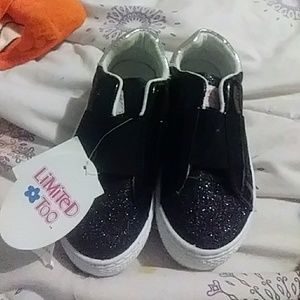 Brand new never been used limited too shoes